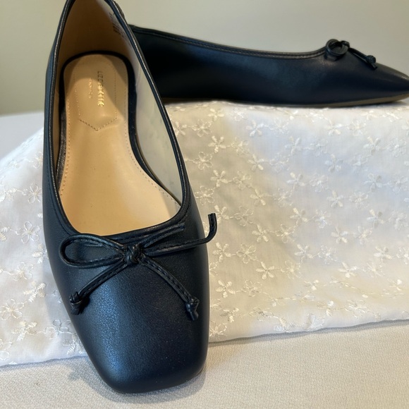 Liz Claiborne Black Flats Sleek Design - Picture 6 of 6